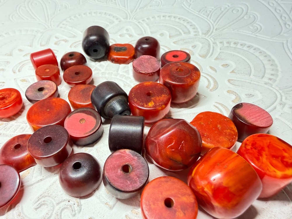 157 Grams Antique Bakelite\Catalin Single Pieces Rods In Different Sizes.