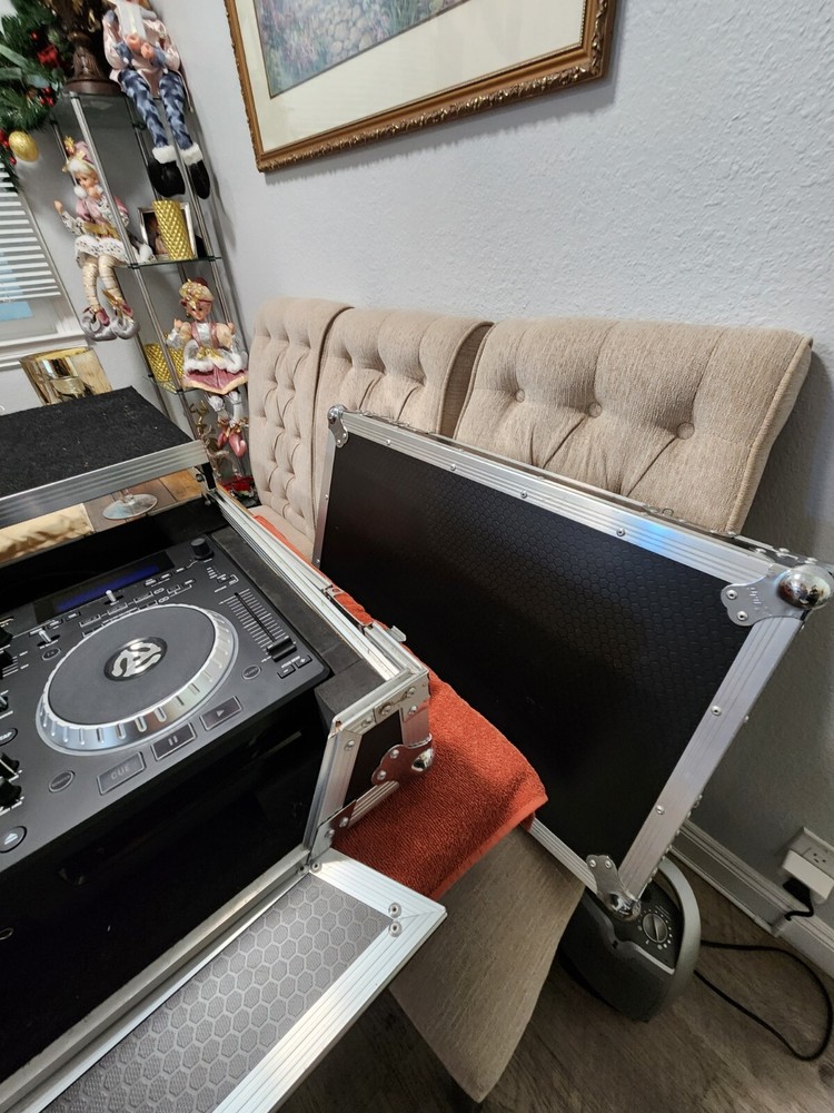 Numark Mixquad Dj Controller With Case