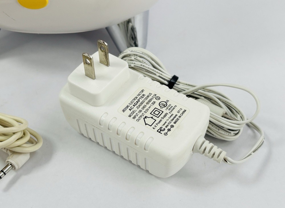 Hello Kitty Bluetooth Wireless Speaker System KT4557A Sanrio 2013 w/ Adapter