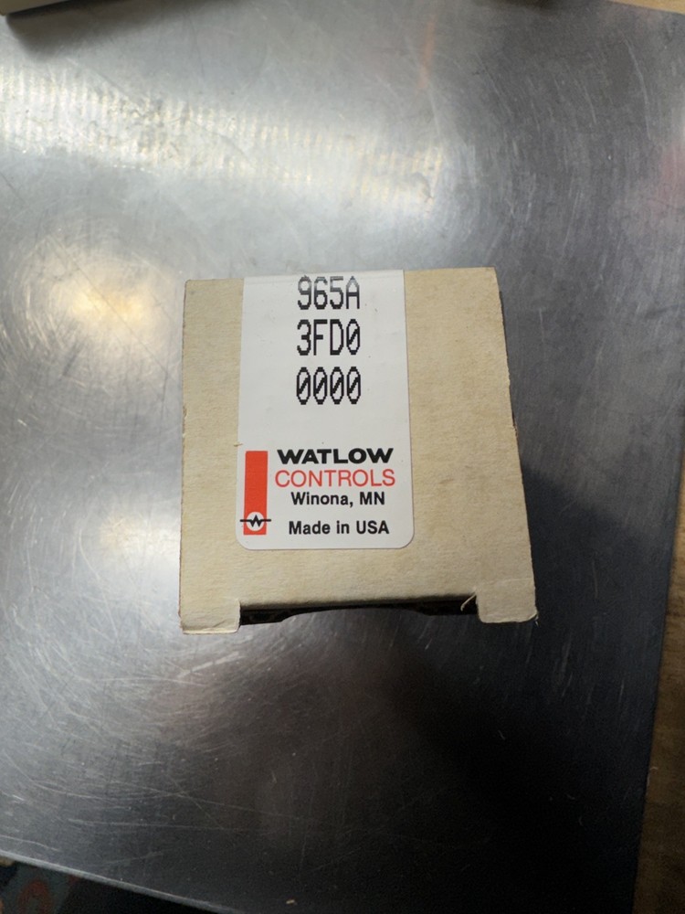 WATLOW TELPERATURE CONTROL 965A-3FD0-000 NEW IN BOX