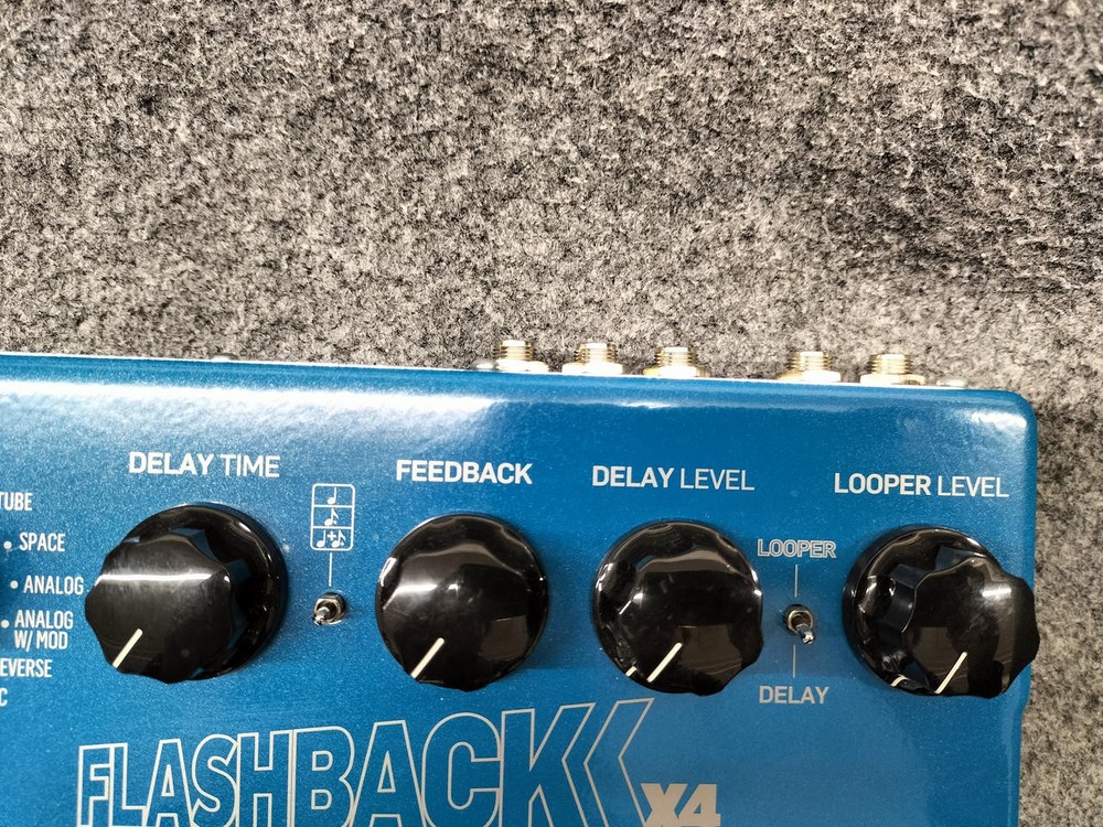 Flash Back X4 Effector No.nm1422