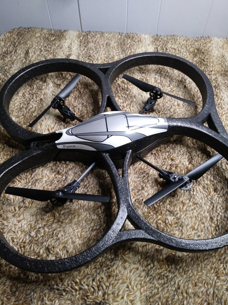 Parrot AR Drone The Flying Video Game NEEDS BATTERY