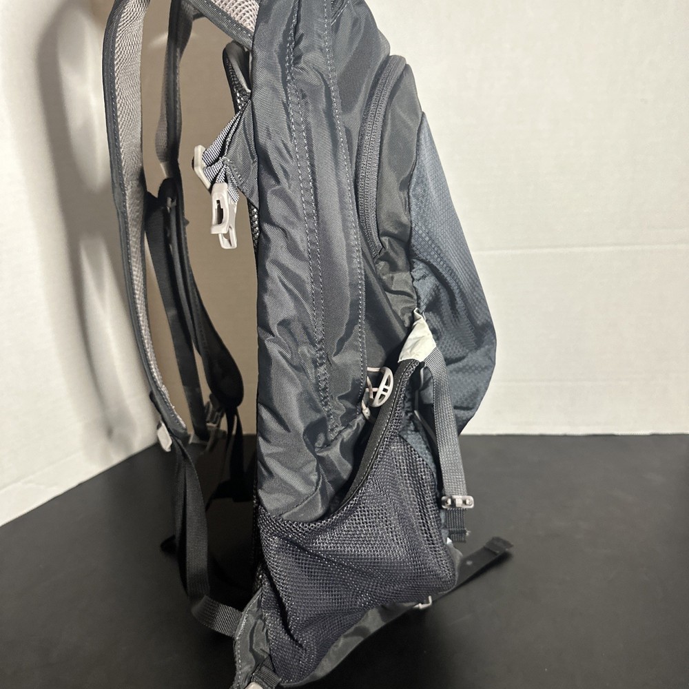 Osprey Daylite Hiking Backpack with H2O Pocket Zip Grey Blue EUC