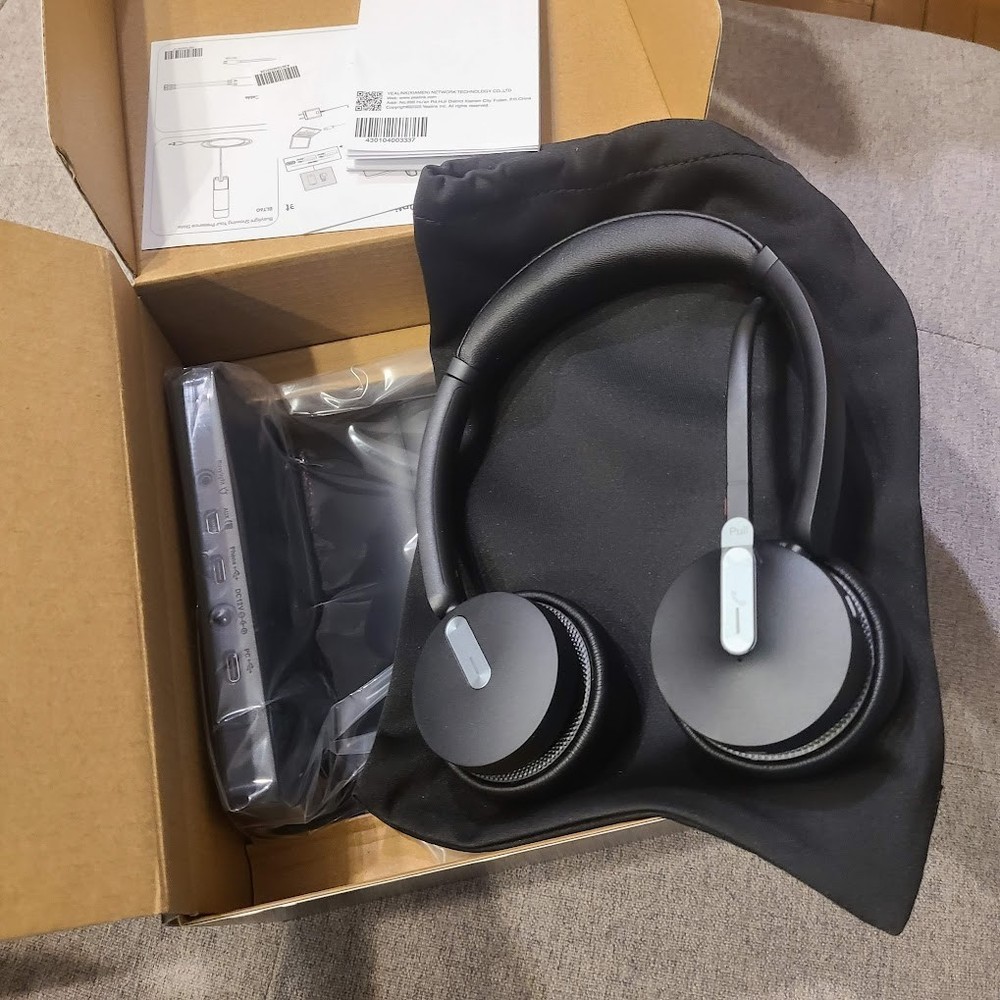 Yealink WH64 Workstation Dual Wireless Headset System, Touchscreen Base, DECT