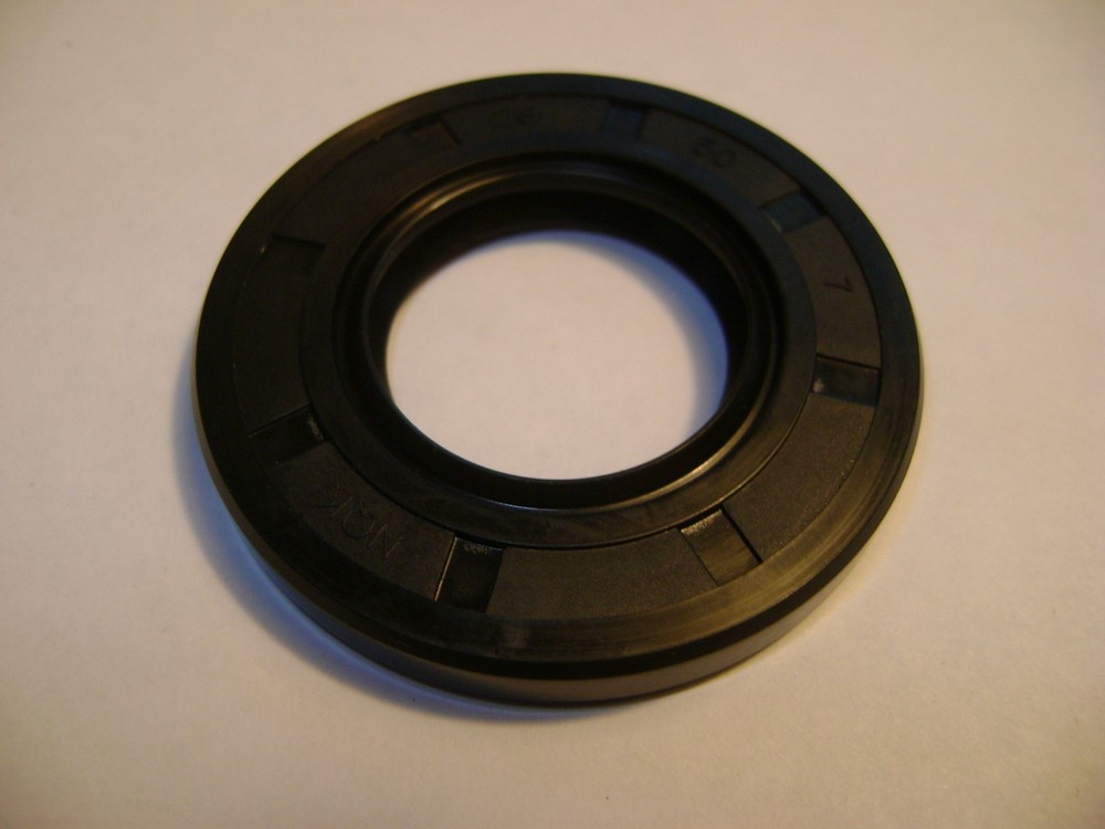 NEW TC 26X50X7 DOUBLE LIPS METRIC OIL / DUST SEAL WITH GARTER SPRING