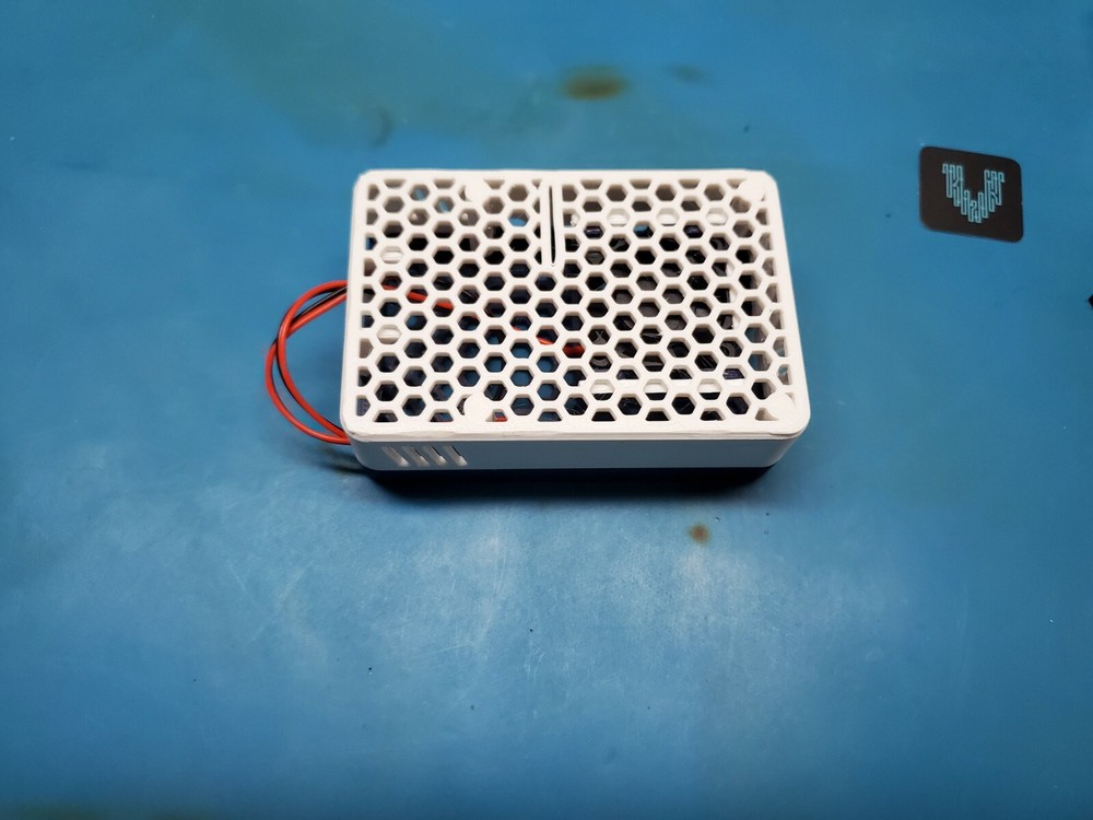 Raspberry PI 4 B Mesh Case White & Blue Snap Case /w posts Turbo Fan & Heatsinks