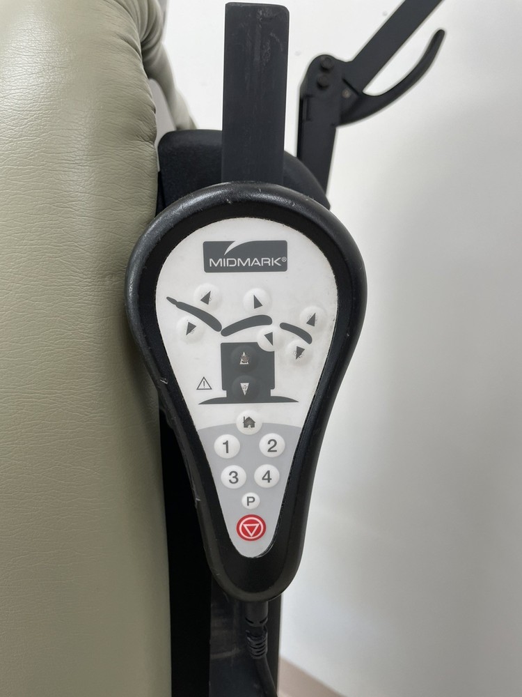Pre-Owned Midmark 630/75L Power PROGRAMMABLE Procedure Table Chair #630-009
