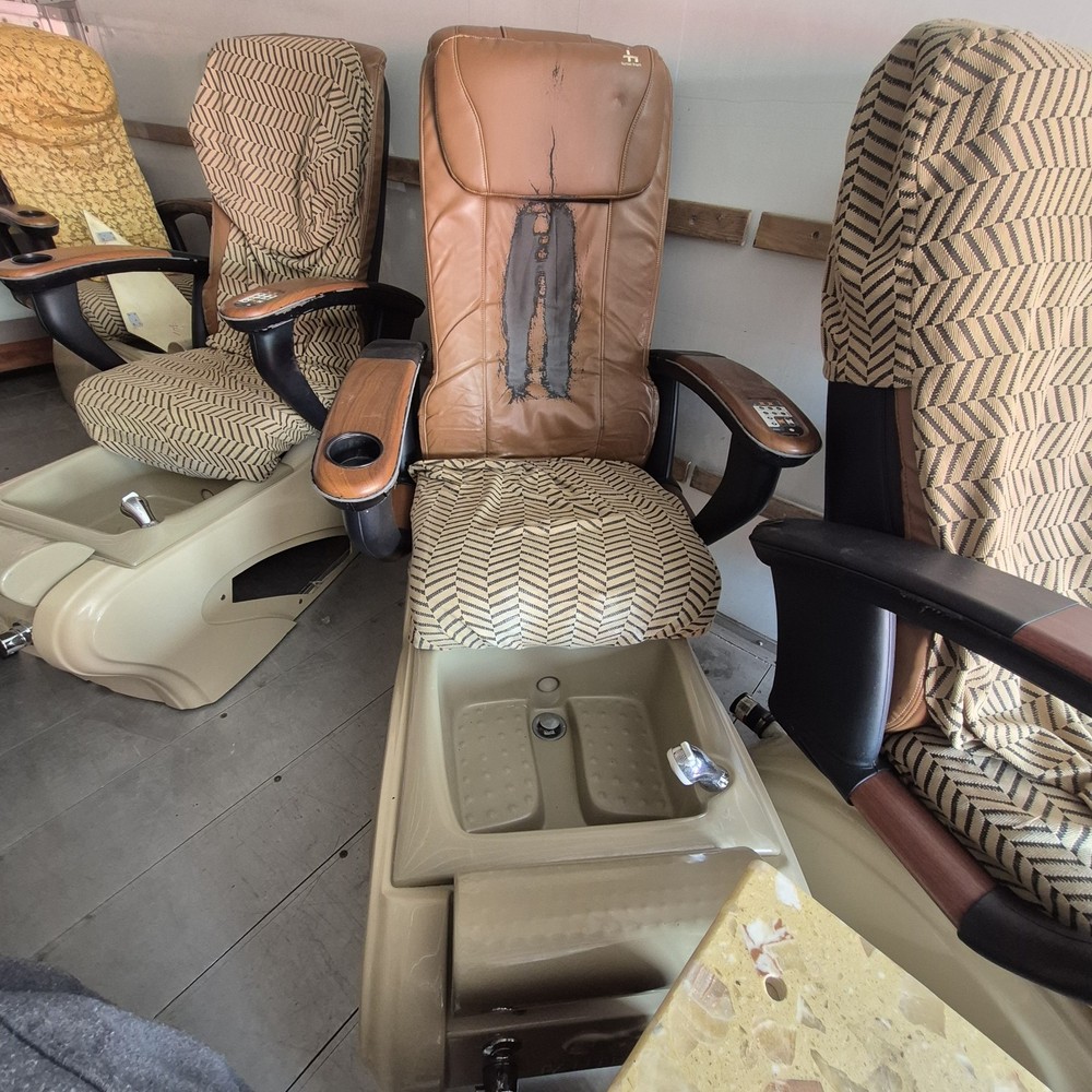 HT-1000 human touch massage chair