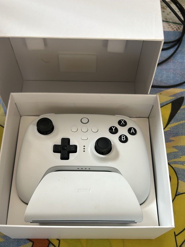 Ultimate Bluetooth Controller with Charging Dock for Switch and Windows White