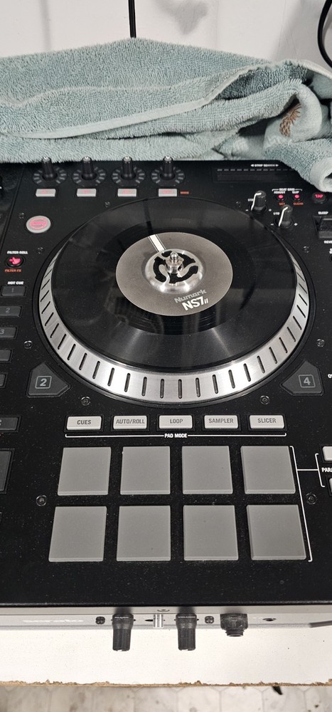 Numark NS7II Digital DJ Controller