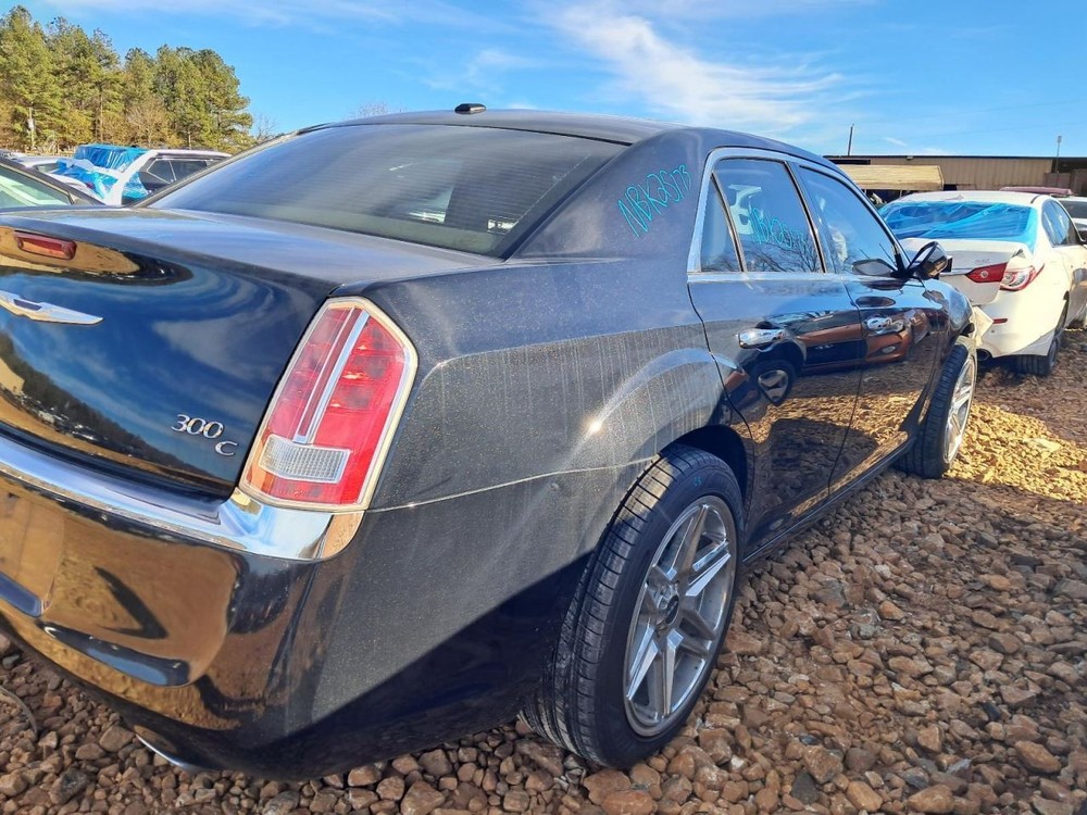 300 2014 Glove Box 4895998