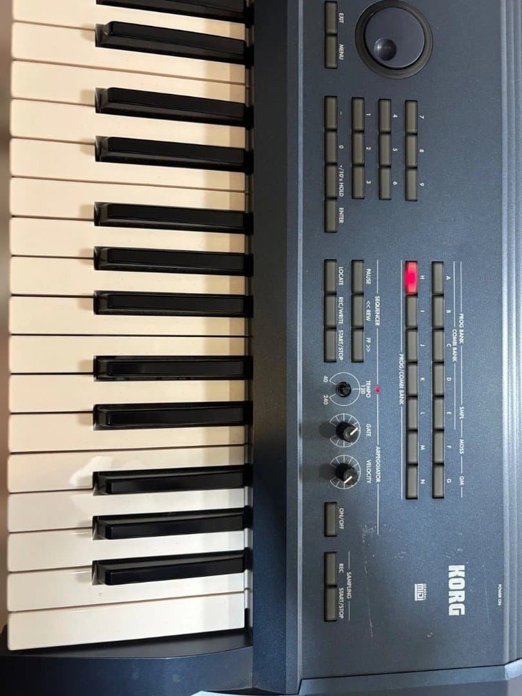 KORG Triton Extreme 61-Key Synthesizer