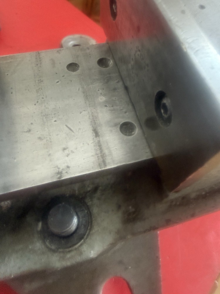 Clausing 8520 Milling Machine 8636 Vise With Enco Parallels