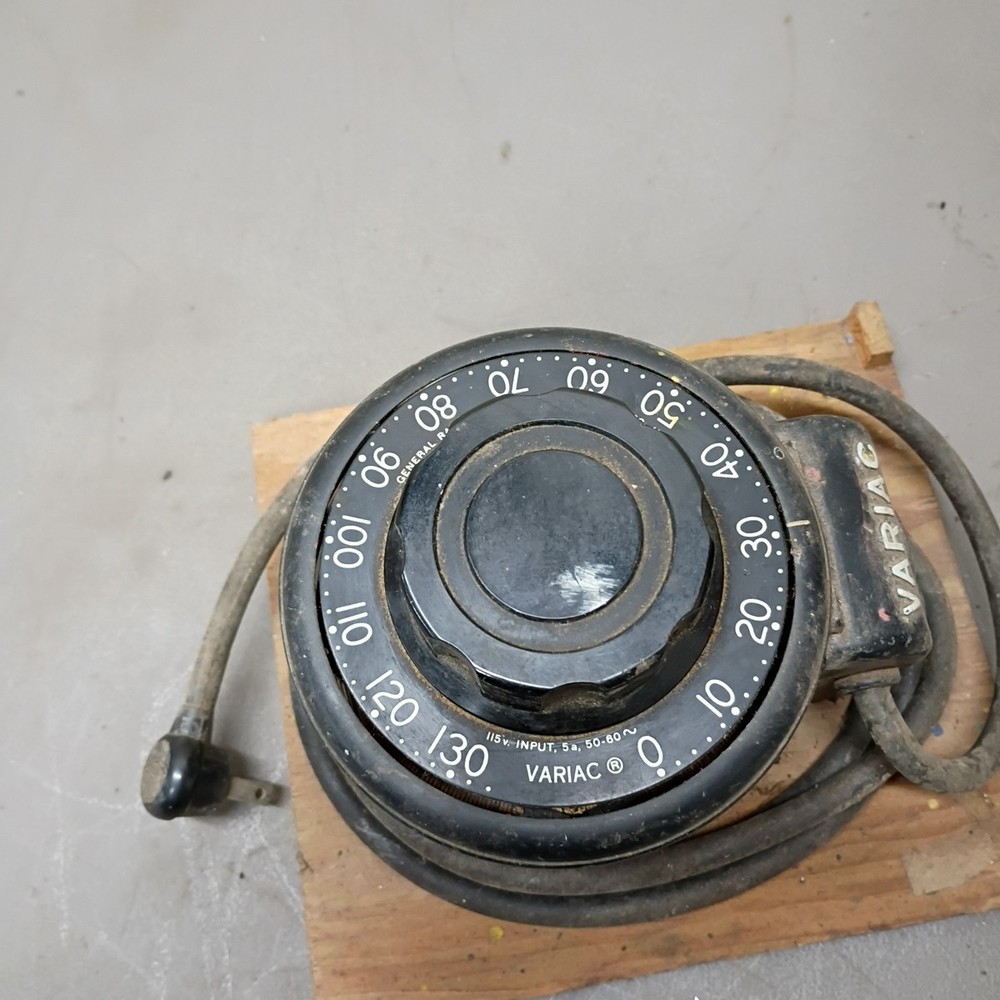 VARIAC, INPUT: 115 VOLTS. VARIABLE AC TRANSFORMER TRANSFORM FROM 0 TO 130 VOLTS.