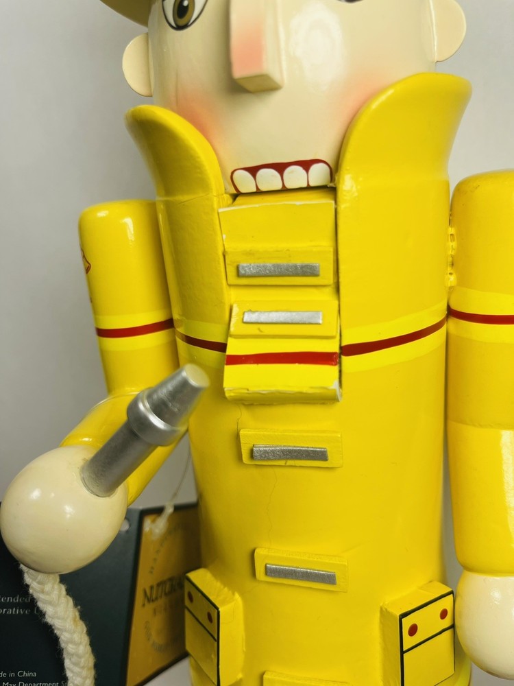 NUTCRACKER VILLAGE FIREMAN WITH DOG 2003