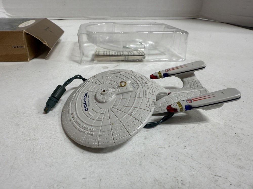 Hallmark Keepsake Magic Star Trek The Next Generation U.S.S.Enterprise 1993