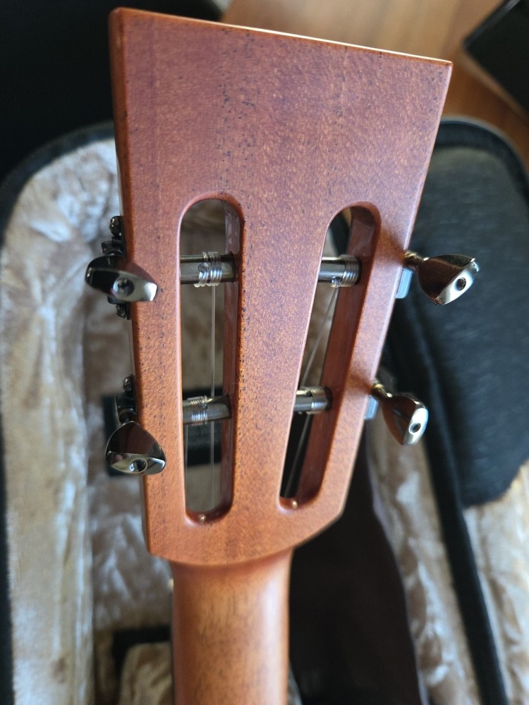 Kanile'a KSR T Tenor Ukulele Solid Koa Gloss with Case