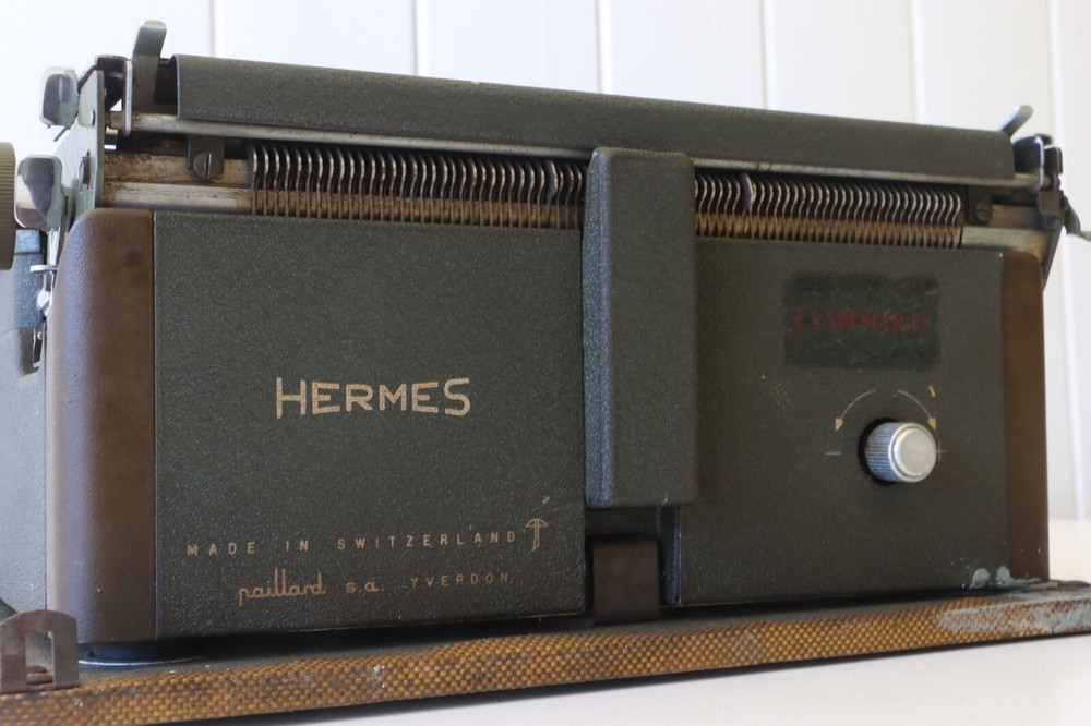 Hermes 2000 Typewriter - Original Case ***** Excellent Working Condition *****
