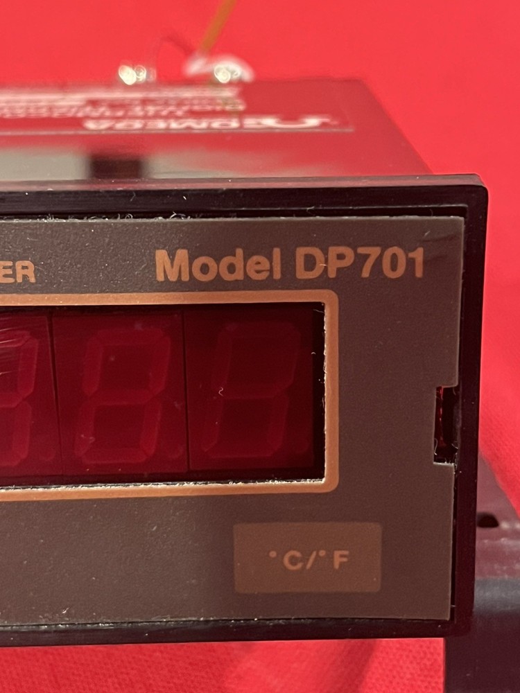 Omega DP701 Microcomputer digital Thermometer Readout