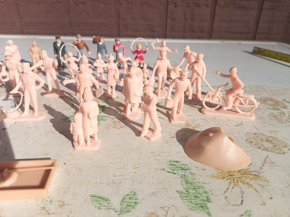 Model Train Accessories-people