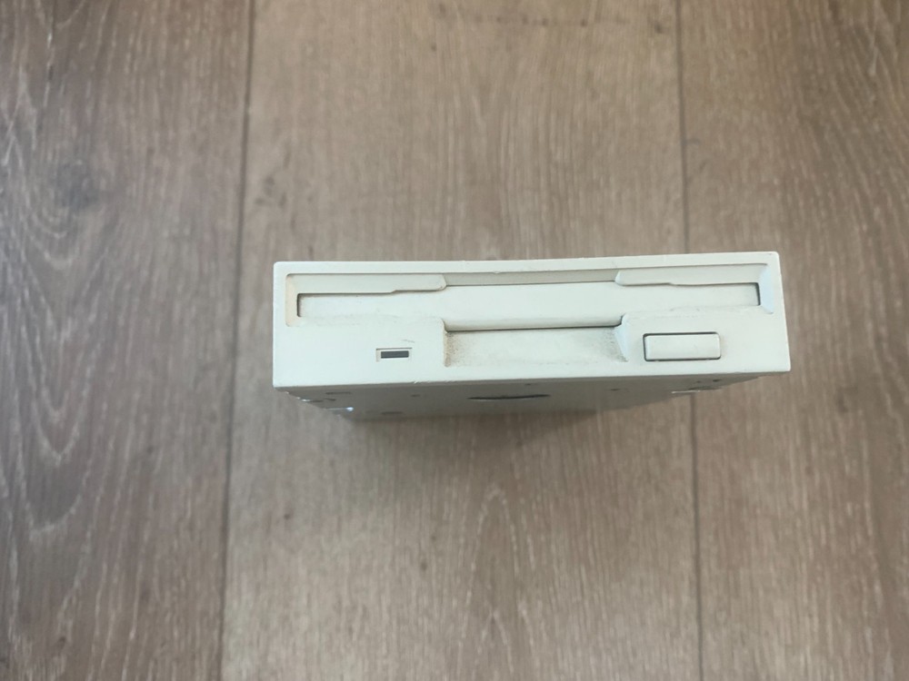 Sony MPF920-E 3.5" 1.44MB IDE Internal Floppy Disk Drive Beige Bezel