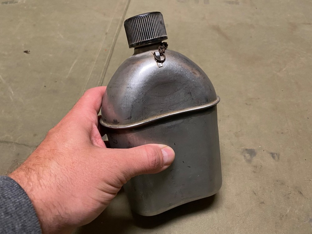 ORIGINAL WWII US ARMY & MARINE M1942 CANTEEN-DATED 1943