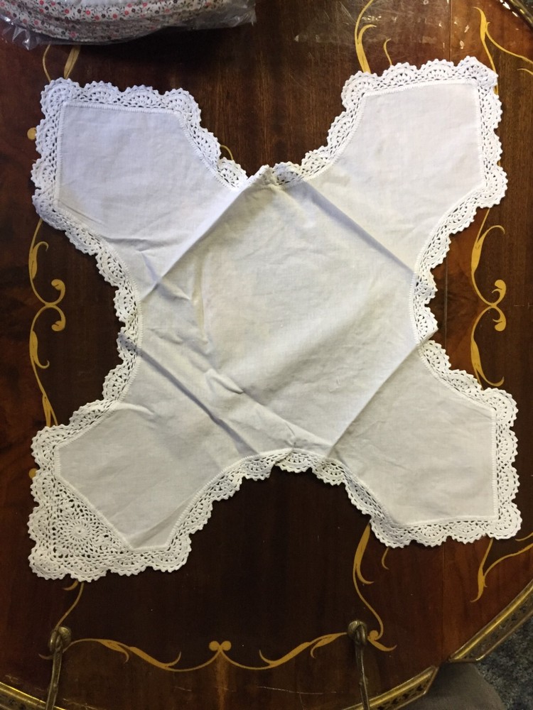 Bread or Bun Basket Liner Embroidered Simple Design