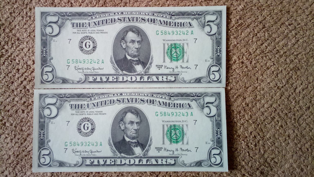 1963 SERIES A $5 FIVE DOLLAR CONSECUTIVE PAIR BANKNOTES, GEMU, CHICAGO-ISSUED