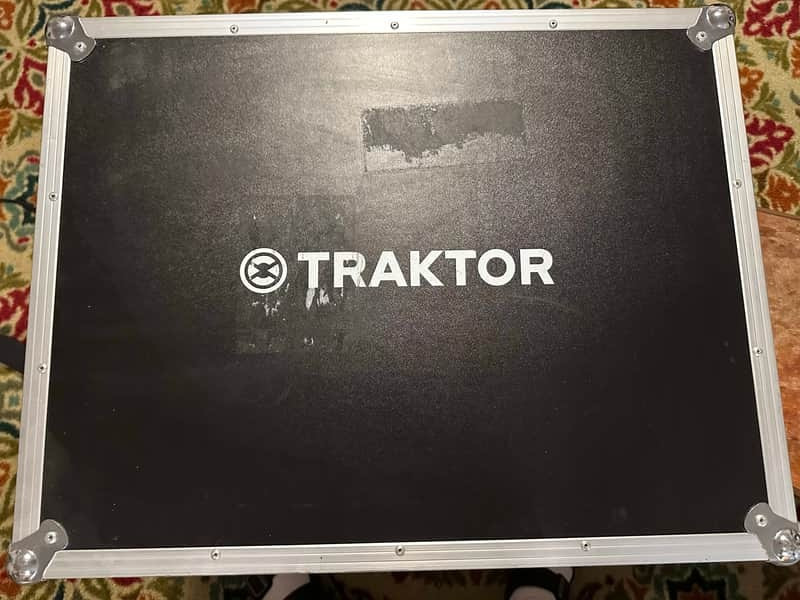 Native Instruments Traktor Kontrol S8 4-channel DJ Controller W/ USB Cable!