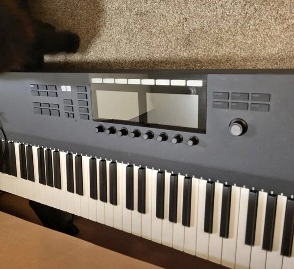 Native Instruments Komplete Kontrol S88 MK2 Keyboard