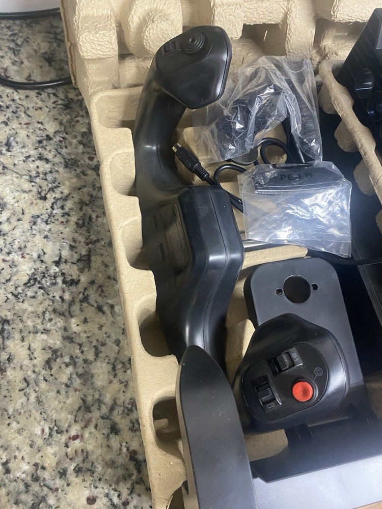 Saitek Pro Flight Yoke Throttle Quadrant Professional Simulation System