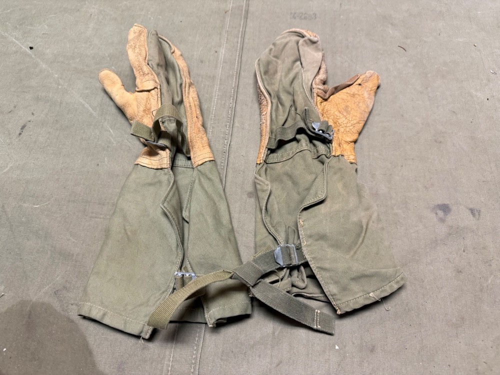ORIGINAL WWII US ARMY WINTER TRIGGER FINGER OVER MITTENS GLOVES