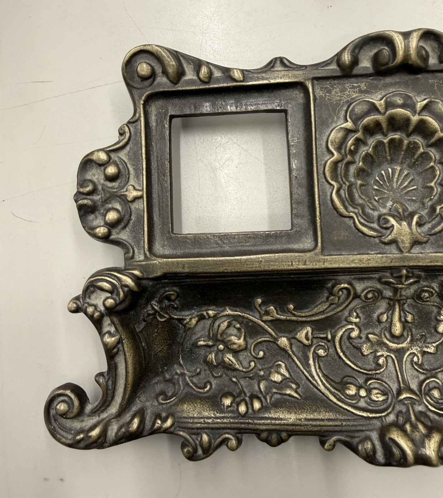 VINTAGE 1920's Ornate Solid Bronze/Brass Double Ink Well-Victorian Style