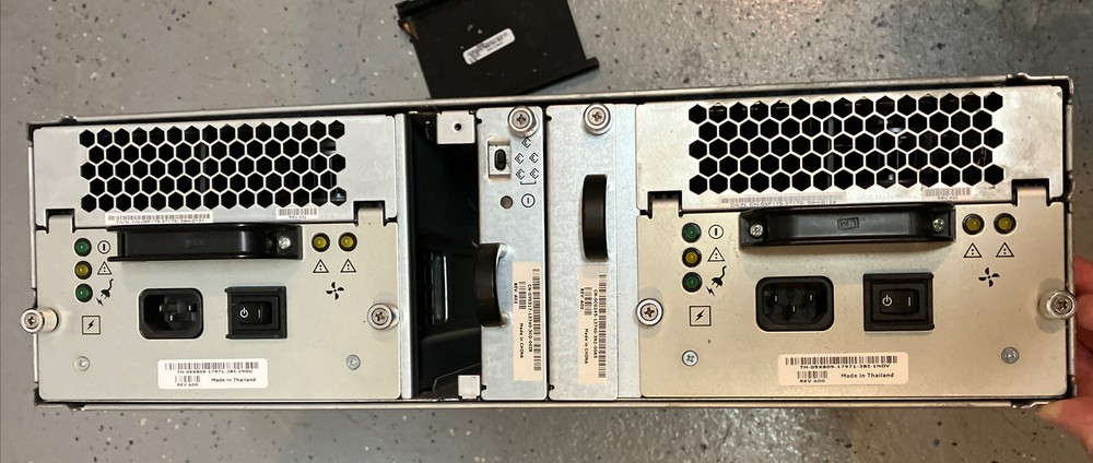 Dell PowerVault 220S AMP01 14-Bay Disk Array External Storage Enclosure -no HDDs