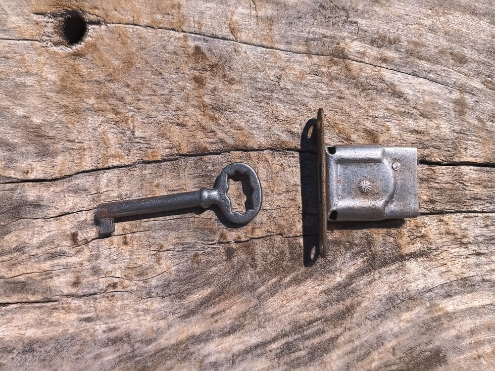 Antique Edison Phonograph Cabinet Key & Lock