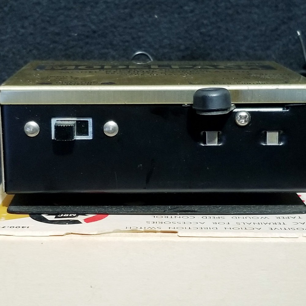 M.R.C. 1400 HO Scale Train MODELPACK Variable DC & Constant AC Power Pack