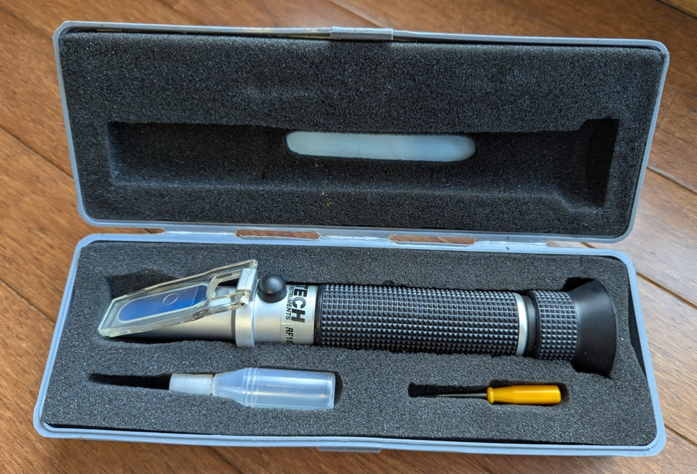 Extech Instruments RF16 Portable Refractometer w/Case (0-10%) Used
