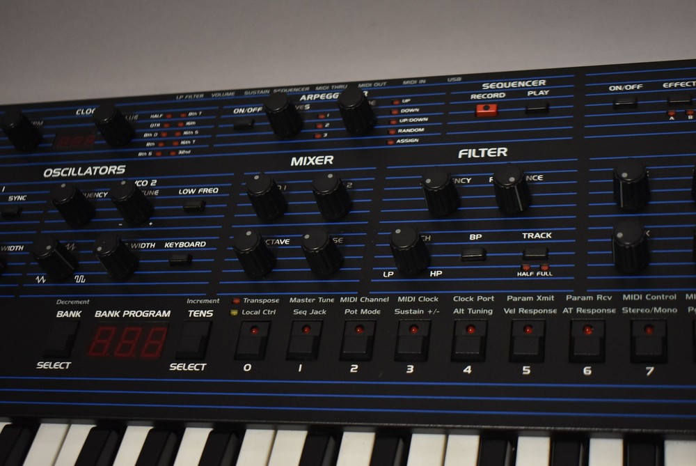 Dave Smith Instruments OB-6 6-Voice Polyphonic Analog Synthesizer