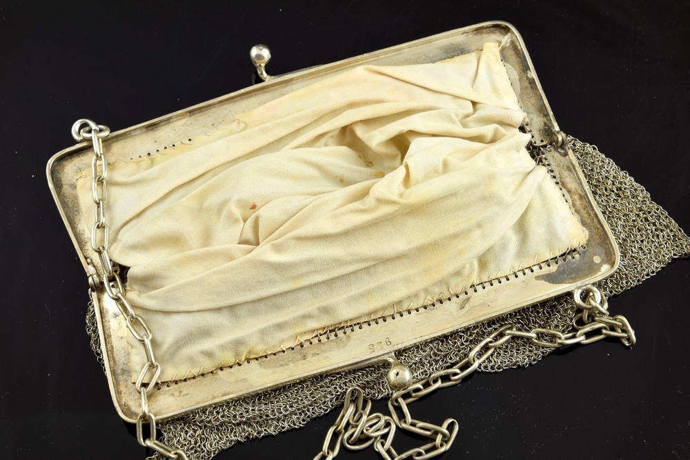 Silver mesh bag, 19th century.