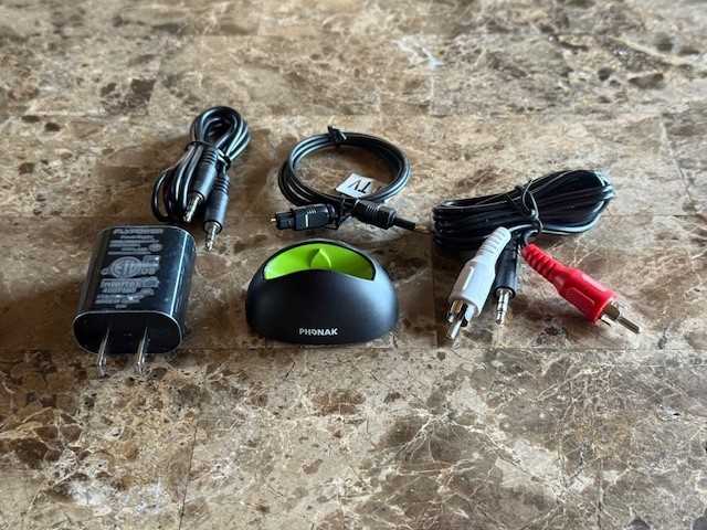 PHONAK ROGER SELECT/SELECT iN DOCKING STATION WITH ALL CABLES