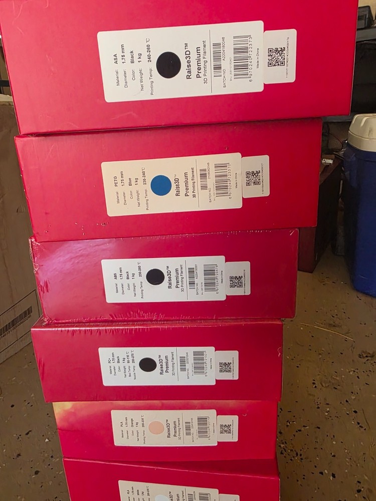 Raise3D Pro3 - 3D Printer w/ Accessories Low hours great condition