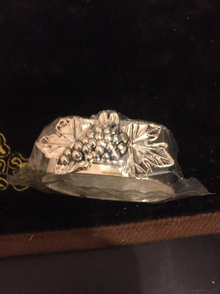 White Metal Napkin Ring With Grape Design