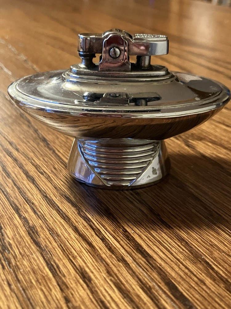 Vintage MCM Ronson Tempo table lighter.