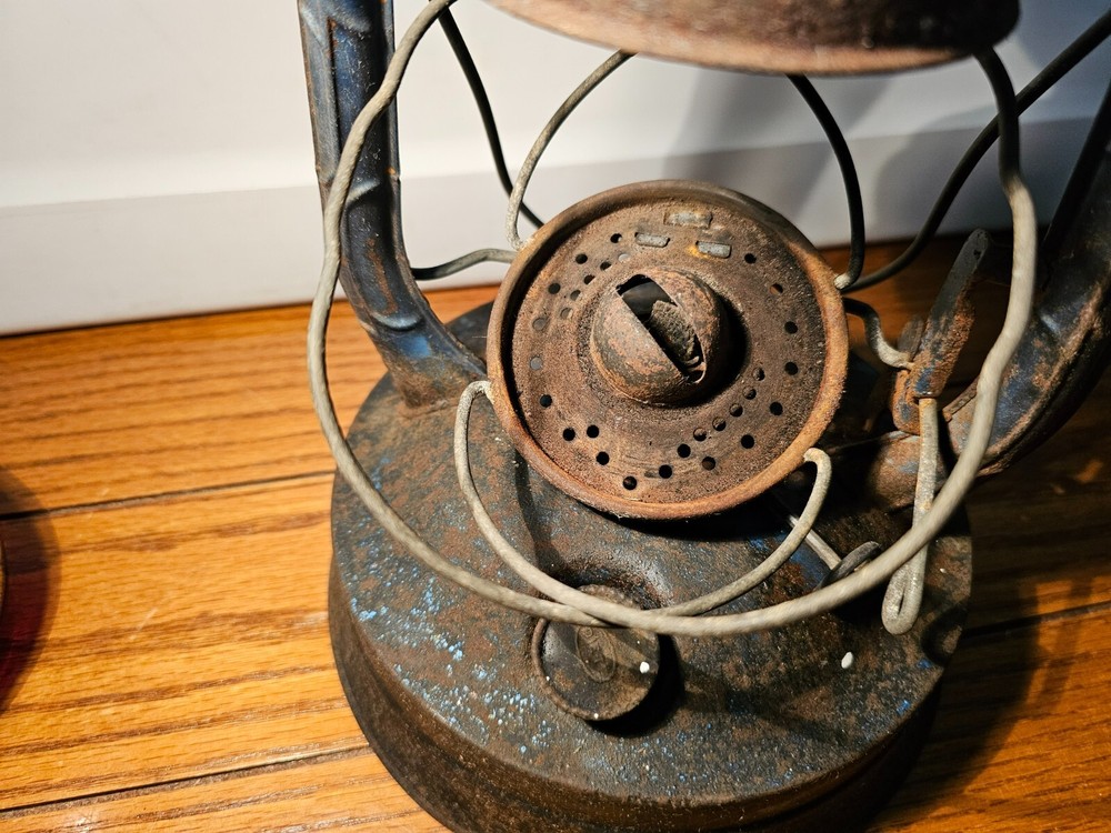 VINTAGE DIETZ #100 LANTERN RED GLOBE COMPLETE