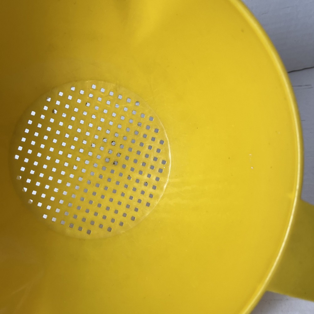Vintage TUPPERWARE 2 Quart Yellow Colander Strainer Handle #1523 MCM Kitchenware