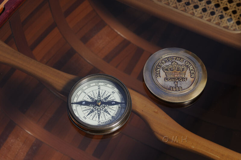 Makers to the Queen Compass w leather case