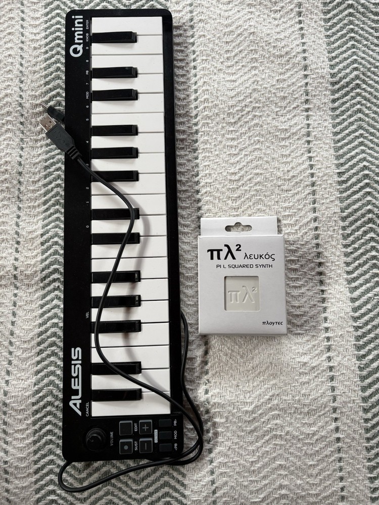 Ploytec PL2 Leukos USB Midi Synthesizer & Alesis Q-Mini Keyboard Controller DUO