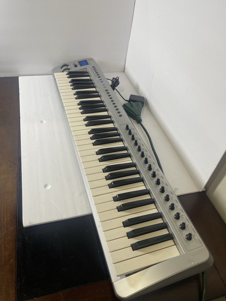 M-AUDIO EVOLUTION MK-36-1C 61-key USB MIDI keyboard controller