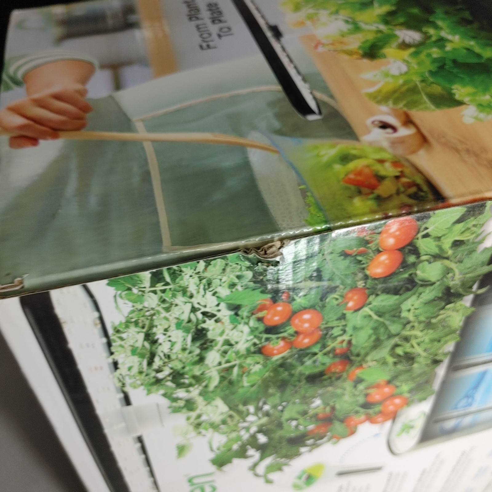 Aerogarden In-Home Garden System Harvest 6 Pods (Opened Box)