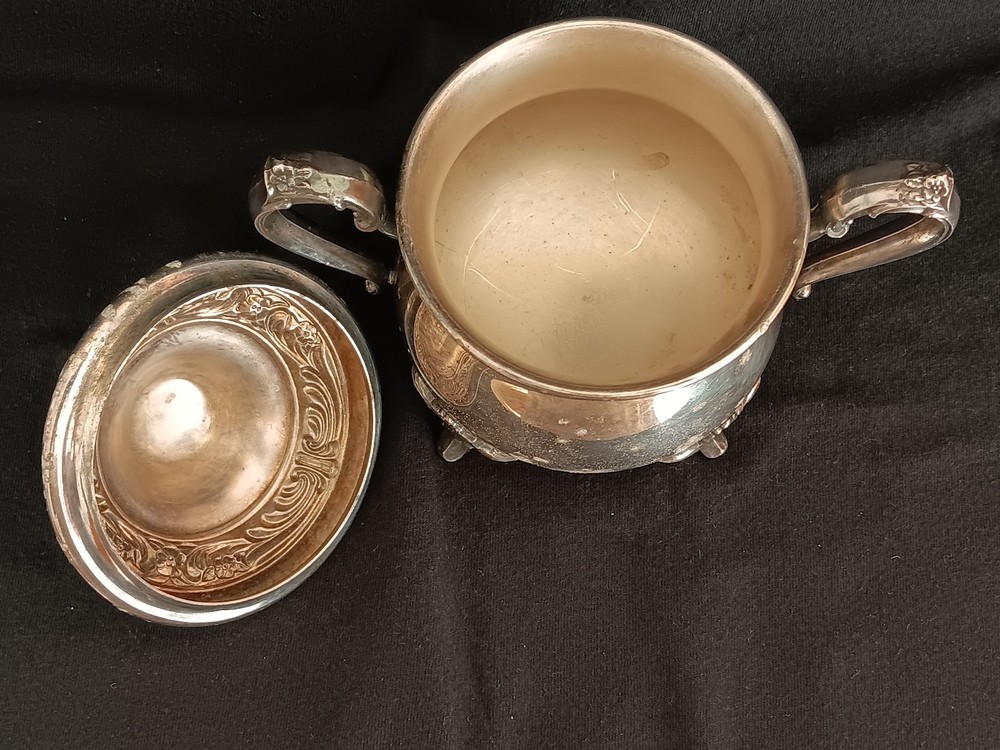 Vintage WM ROGERS Silver Plated Double Handle Sugar Bowl with Lid